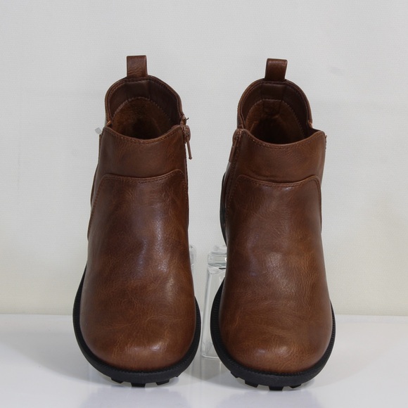 Easy Street Women's Amiga Tan Comfort Wave Ankle Lug Zipper Bootie NWT - Picture 1 of 13